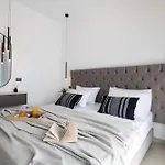 Sunwhite - Private Pool & Cozy Atmosphere, By Zantewize *