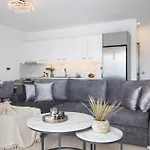 Sunwhite - Private Pool & Cozy Atmosphere, By Zantewize *