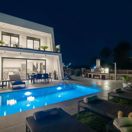 Sunwhite - Private Pool & Cozy Atmosphere, By Zantewize Villa