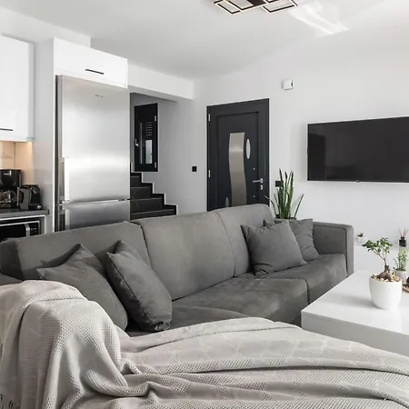 Sunwhite - Private Pool & Cozy Atmosphere, By Zantewize Laganász