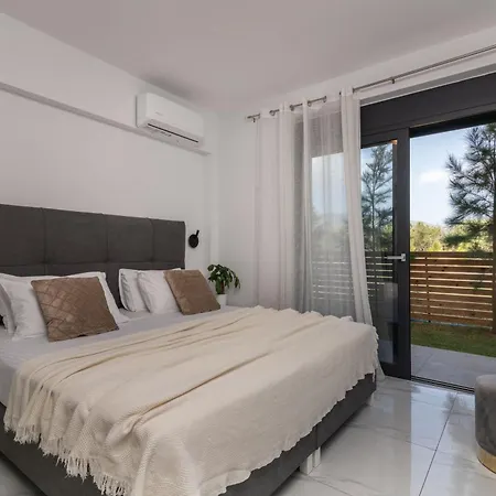 Sunwhite - Private Pool & Cozy Atmosphere, By Zantewize Villa