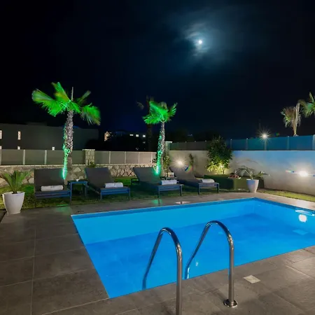 Sunwhite - Private Pool & Cozy Atmosphere, By Zantewize