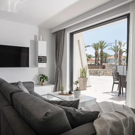 Sunwhite - Private Pool & Cozy Atmosphere, By Zantewize Villa