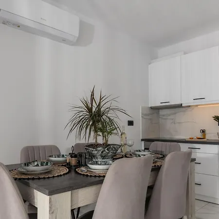 Sunwhite - Private Pool & Cozy Atmosphere, By Zantewize * Laganász