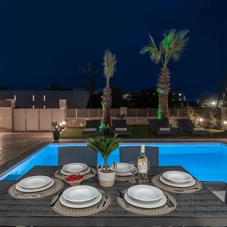 Villa Sunwhite - Private Pool & Cozy Atmosphere, By Zantewize Laganász