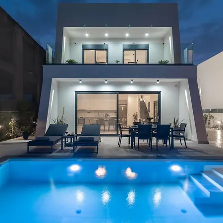 Sunwhite - Private Pool & Cozy Atmosphere, By Zantewize Villa Laganász