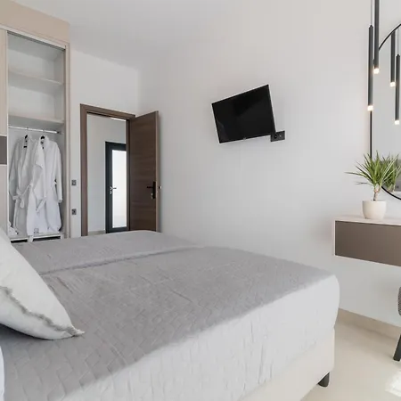 Sunwhite - Private Pool & Cozy Atmosphere, By Zantewize Laganász