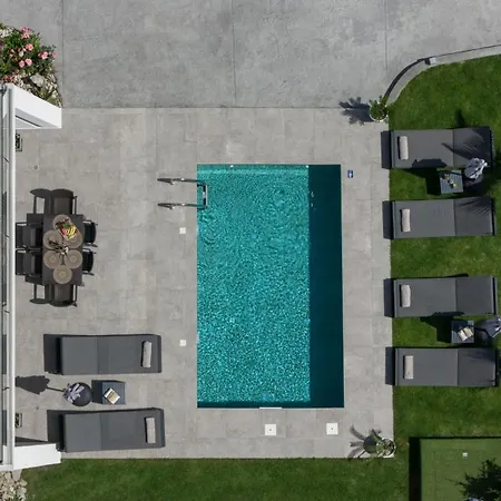 Sunwhite - Private Pool & Cozy Atmosphere, By Zantewize