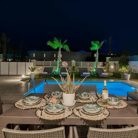 Sunwhite - Private Pool & Cozy Atmosphere, By Zantewize * Laganász
