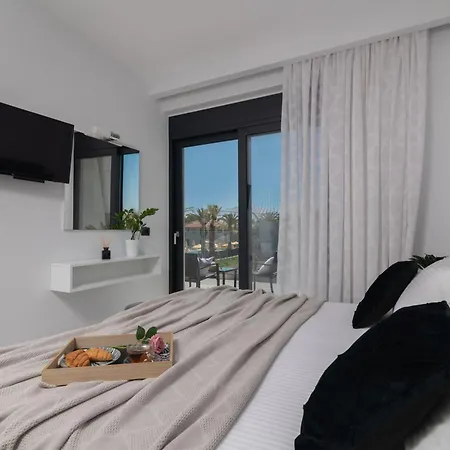 Sunwhite - Private Pool & Cozy Atmosphere, By Zantewize *