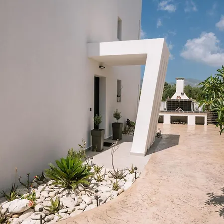 Sunwhite - Private Pool & Cozy Atmosphere, By Zantewize Laganas