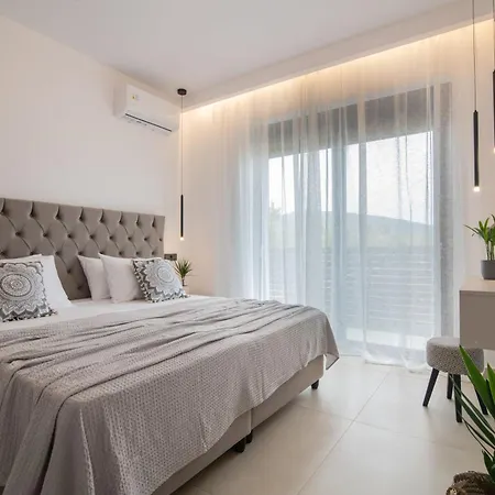 Sunwhite - Private Pool & Cozy Atmosphere, By Zantewize *