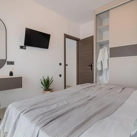 Sunwhite - Private Pool & Cozy Atmosphere, By Zantewize 빌라 *