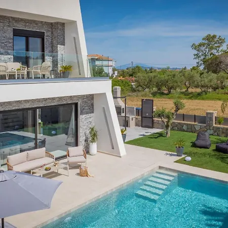 Sunwhite - Private Pool & Cozy Atmosphere, By Zantewize Villa