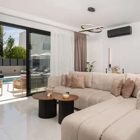 Sunwhite - Private Pool & Cozy Atmosphere, By Zantewize לגאנאס