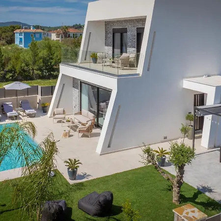 Sunwhite - Private Pool & Cozy Atmosphere, By Zantewize * Laganász