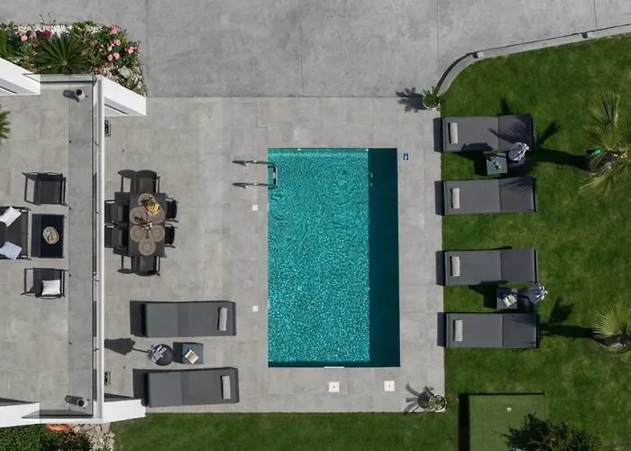 Sunwhite - Private Pool & Cozy Atmosphere, By Zantewize