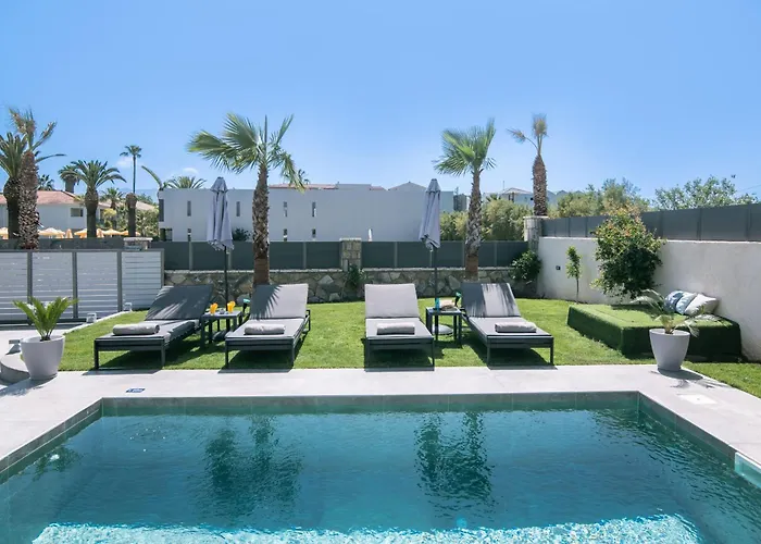 Sunwhite - Private Pool & Cozy Atmosphere, By Zantewize Villa