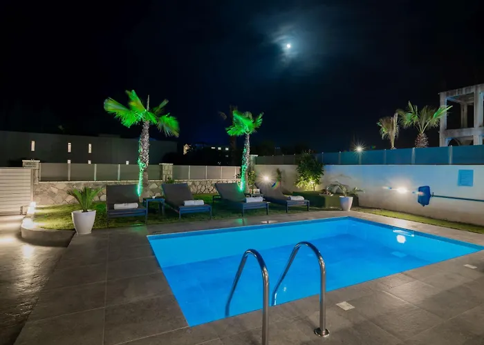 Sunwhite - Private Pool & Cozy Atmosphere, By Zantewize