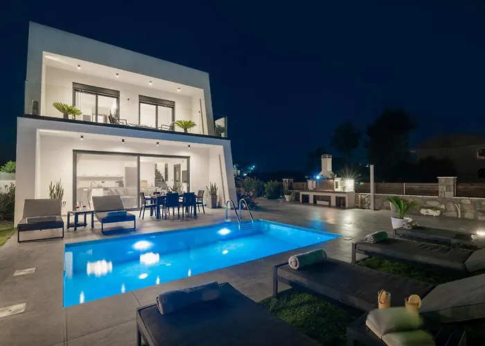 Sunwhite - Private Pool & Cozy Atmosphere, By Zantewize Villa