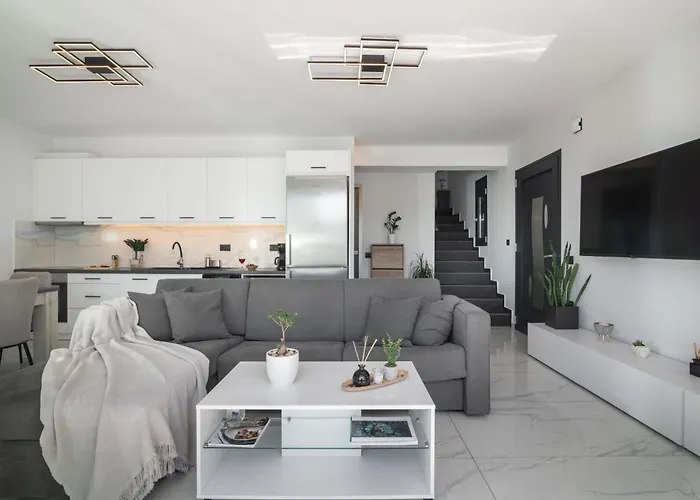 Sunwhite - Private Pool & Cozy Atmosphere, By Zantewize *