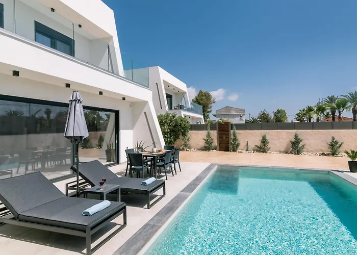 Sunwhite - Private Pool & Cozy Atmosphere, By Zantewize *