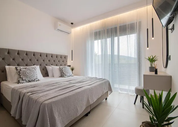 Sunwhite - Private Pool & Cozy Atmosphere, By Zantewize *