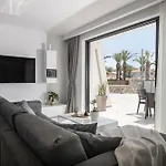 Sunwhite - Private Pool & Cozy Atmosphere, By Zantewize Vilă