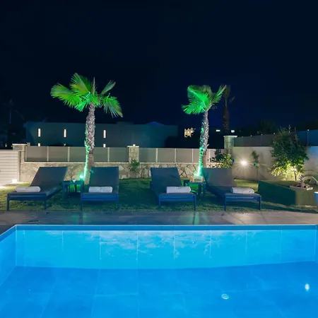 Sunwhite - Private Pool & Cozy Atmosphere, By Zantewize ヴィラ *