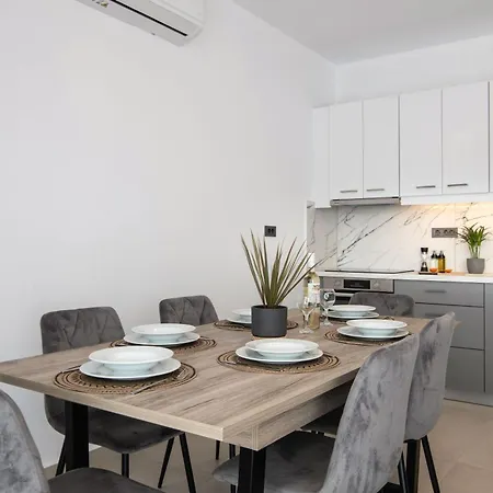 Sunwhite - Private Pool & Cozy Atmosphere, By Zantewize