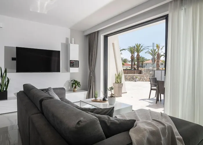 Sunwhite - Private Pool & Cozy Atmosphere, By Zantewize Villa